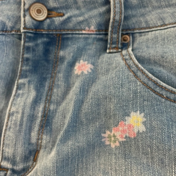 Denim shorts with flowers - Picture 3 of 3